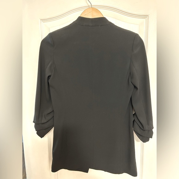 Aritzia Babaton Power Blazer - size 2 - Picture 2 of 3
